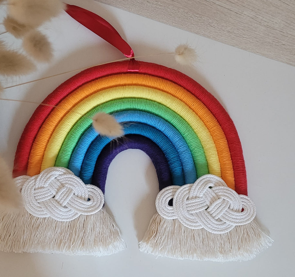Arc-en-ciel en macramé