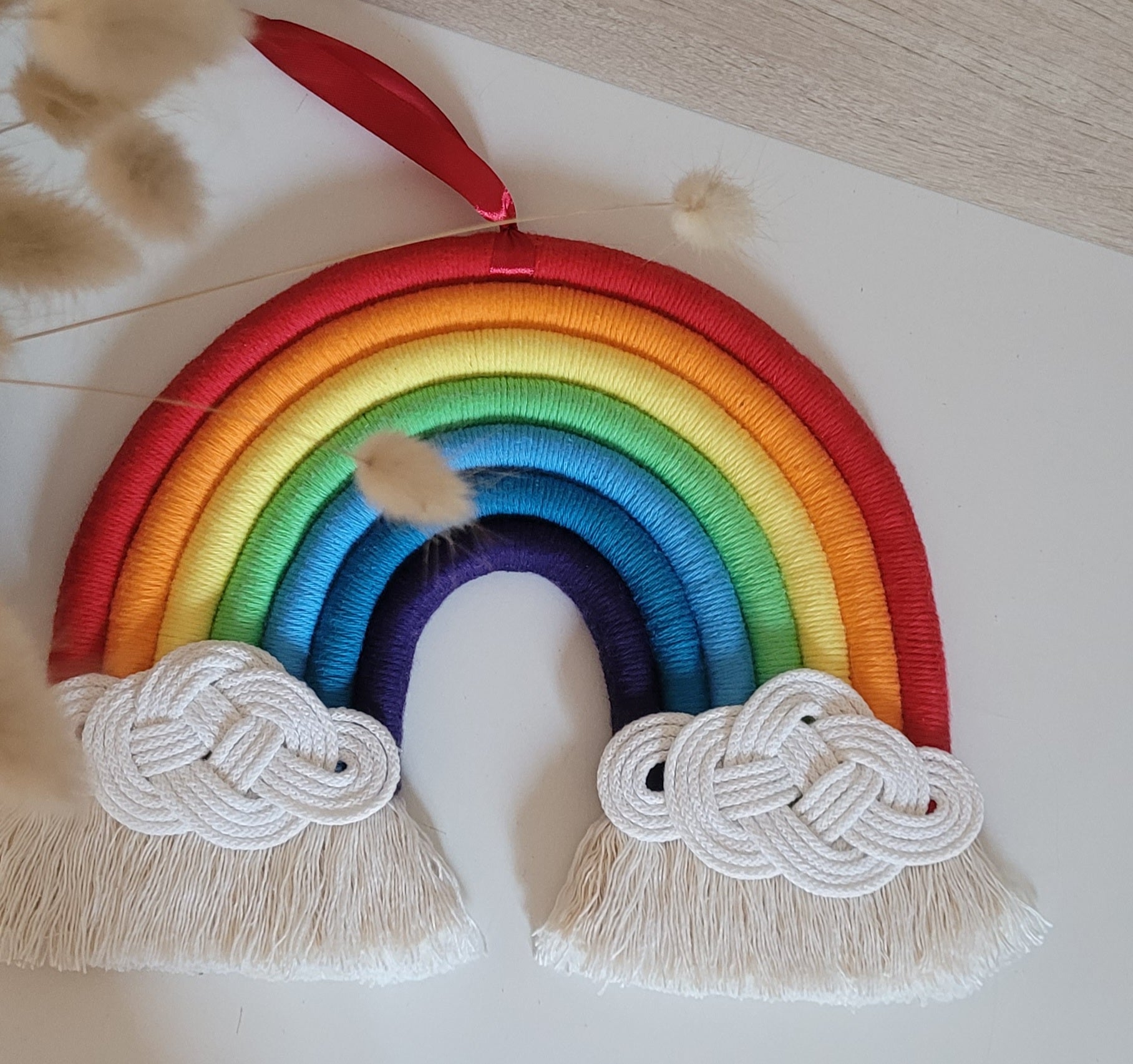 Arc-en-ciel en macramé