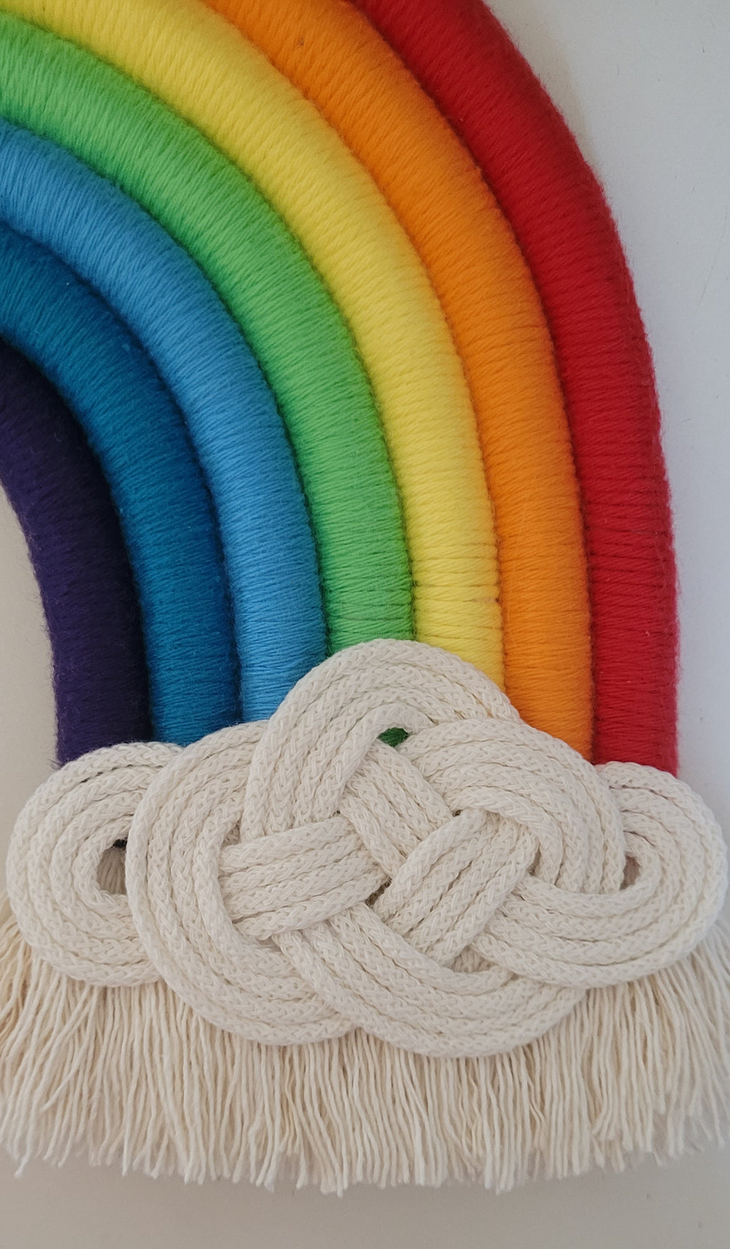 Arc-en-ciel en macramé