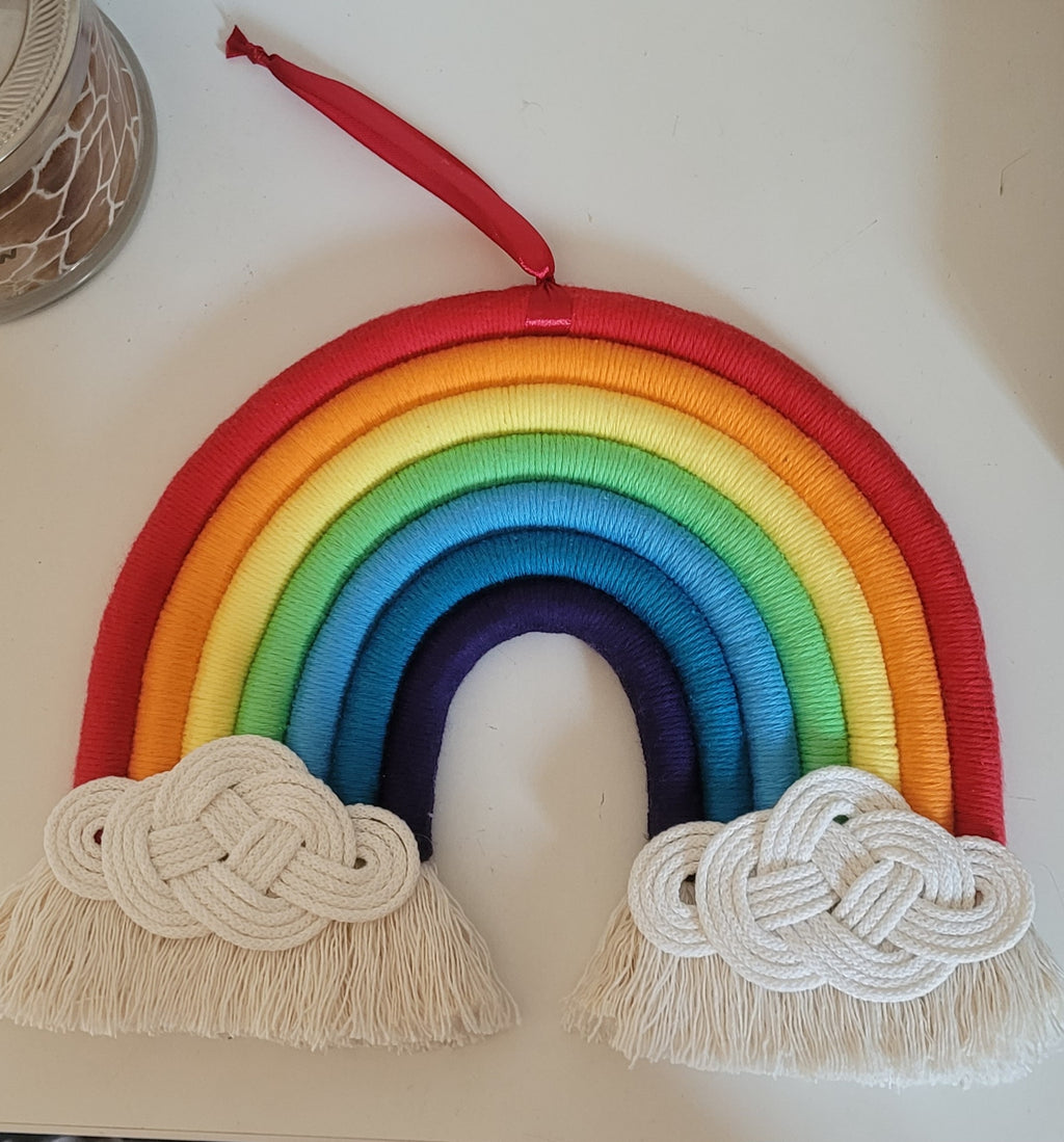 Arc-en-ciel en macramé