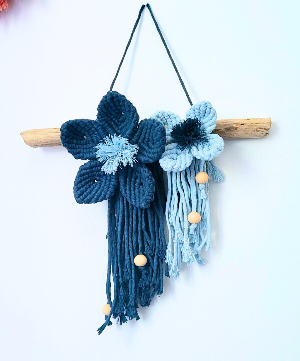 Suspension fleurs et bois flotté Liya